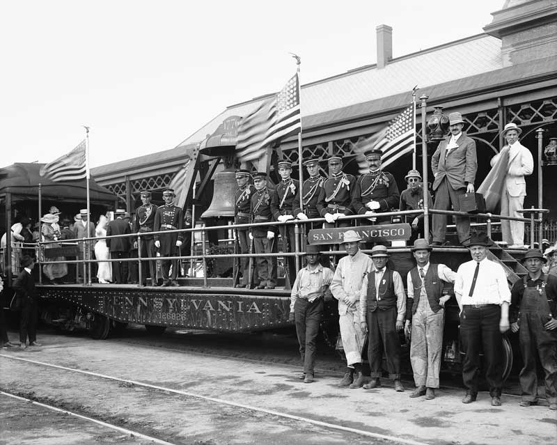 Liberty Bell on train 1915